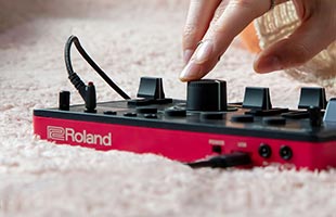 Roland Aira Compact E-4 Voice Tweaker MICROPHONE RIG – Kraft Music