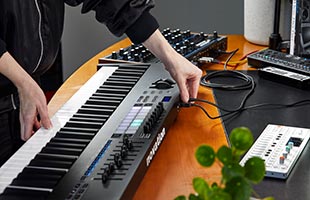 Novation Launchkey 88 MK3 Keyboard Controller STUDIO KIT – Kraft Music